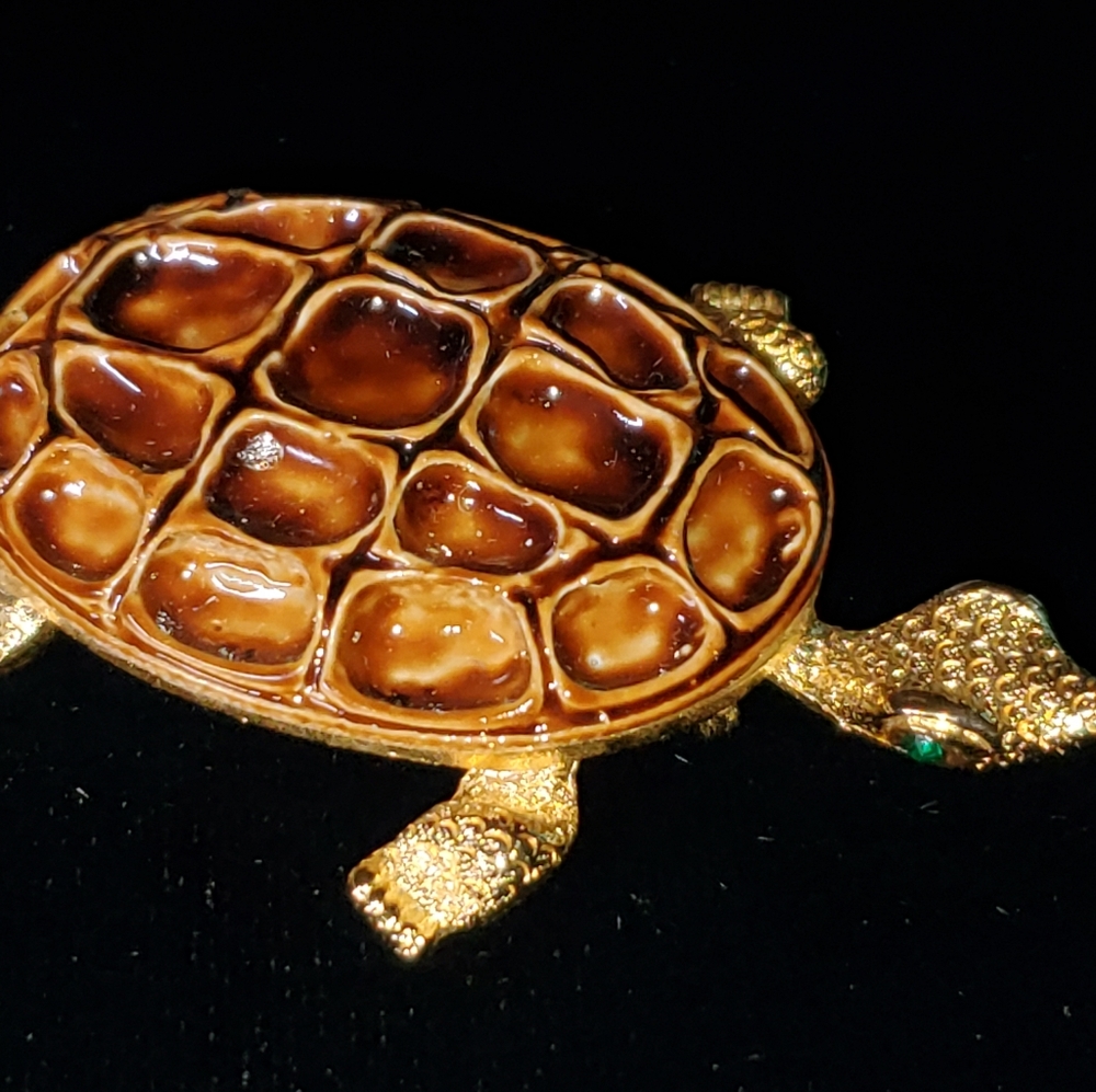Vintage Mandle Enamel Turtle Brooch